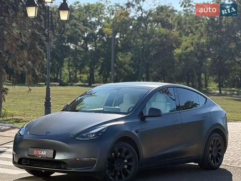 Tesla Model Y 2024