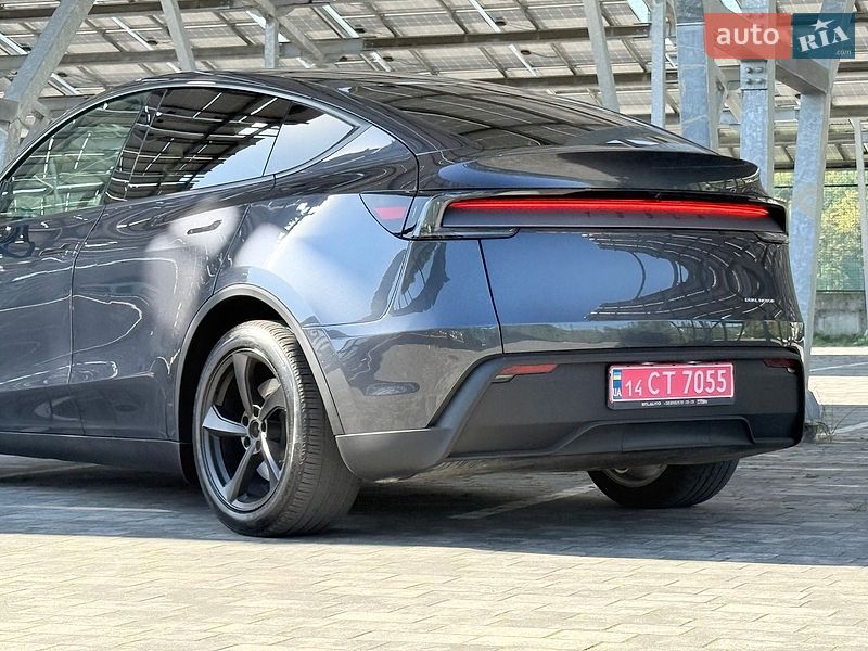 Позашляховик / Кросовер Tesla Model Y 2025 в Львові