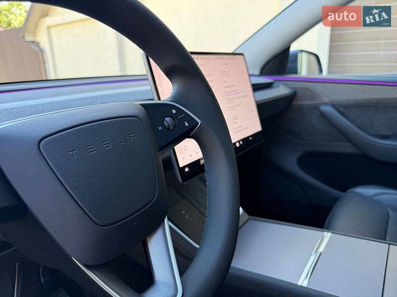 Позашляховик / Кросовер Tesla Model Y 2025 в Львові