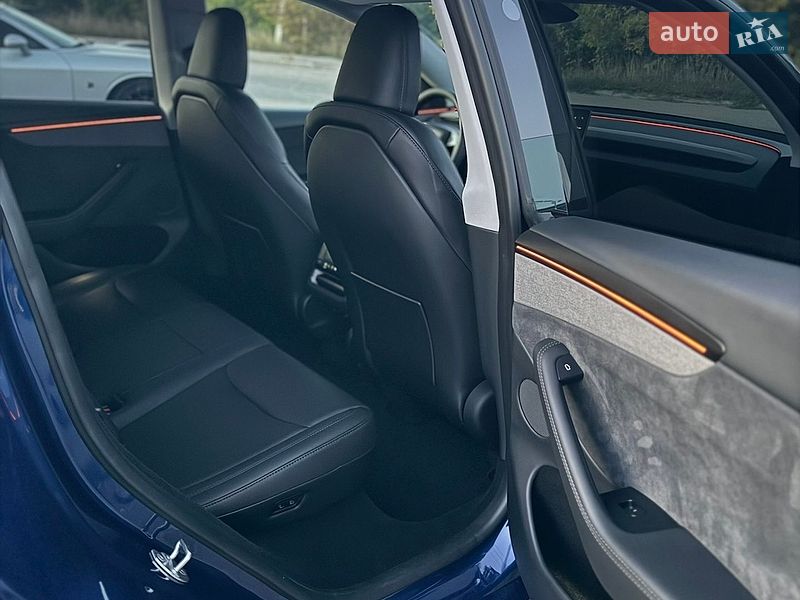 Позашляховик / Кросовер Tesla Model Y 2025 в Києві