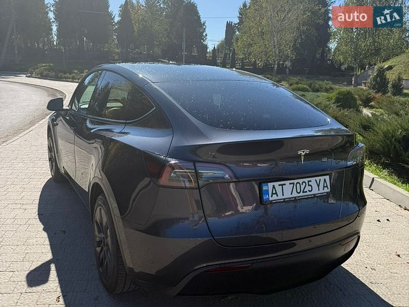 Позашляховик / Кросовер Tesla Model Y 2025 в Івано-Франківську
