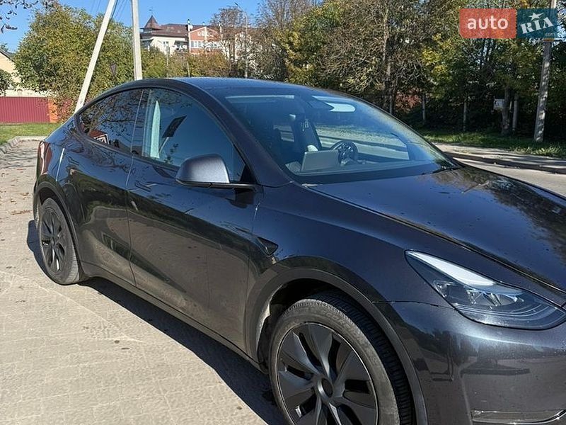 Позашляховик / Кросовер Tesla Model Y 2025 в Івано-Франківську