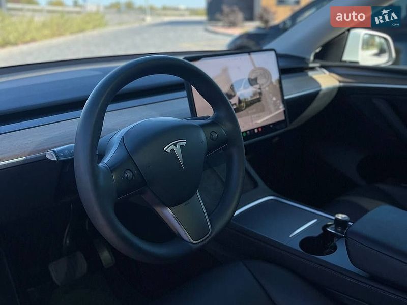 Внедорожник / Кроссовер Tesla Model Y 2023 в Звягеле
