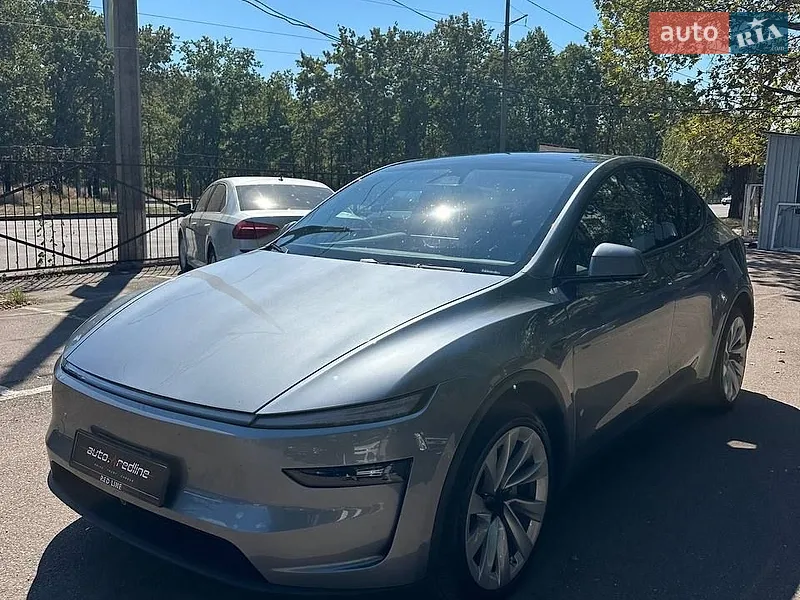 Tesla Model Y 2025