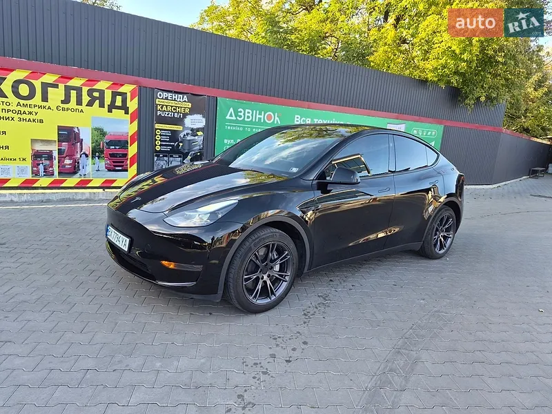 Tesla Model Y 2024