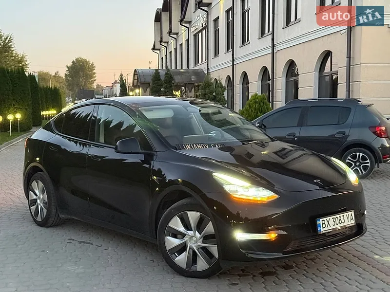 Tesla Model Y 2023