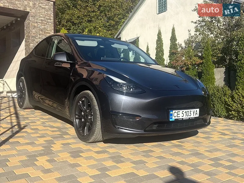 Tesla Model Y 2024