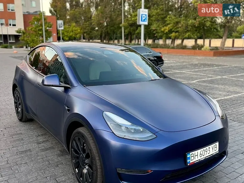 Tesla Model Y 2024
