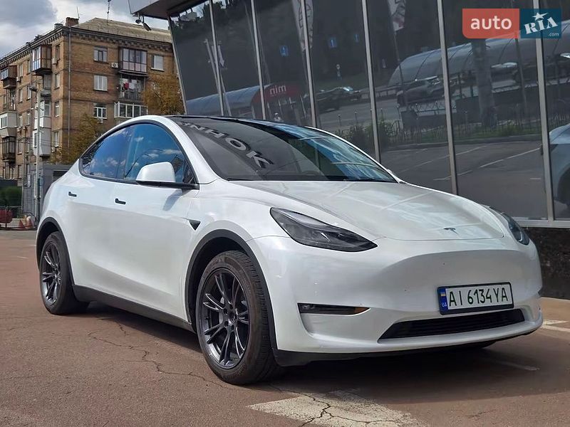 Внедорожник / Кроссовер Tesla Model Y 2025 в Киеве