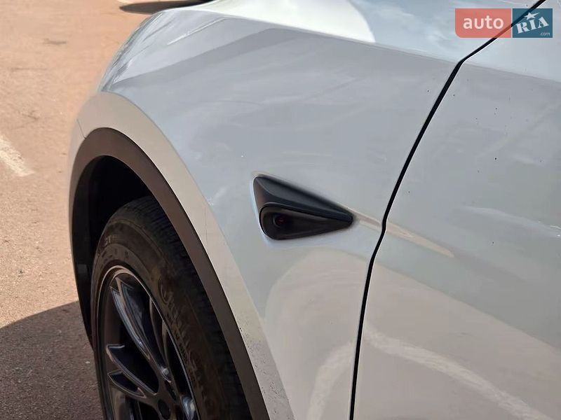 Внедорожник / Кроссовер Tesla Model Y 2025 в Киеве