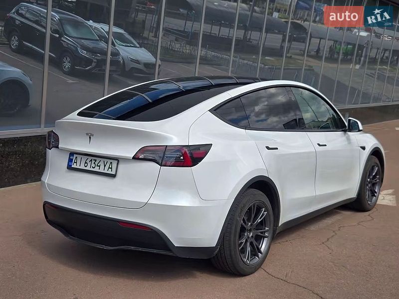 Внедорожник / Кроссовер Tesla Model Y 2025 в Киеве