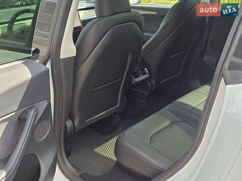Внедорожник / Кроссовер Tesla Model Y 2025 в Киеве