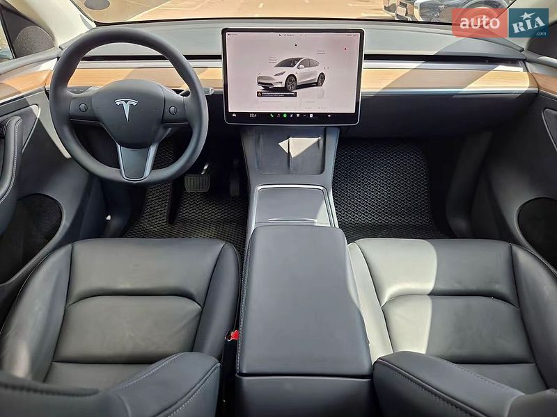 Внедорожник / Кроссовер Tesla Model Y 2025 в Киеве