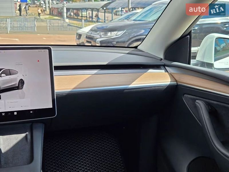 Внедорожник / Кроссовер Tesla Model Y 2025 в Киеве