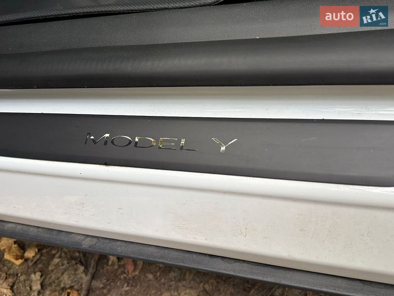 Внедорожник / Кроссовер Tesla Model Y 2022 в Луцке