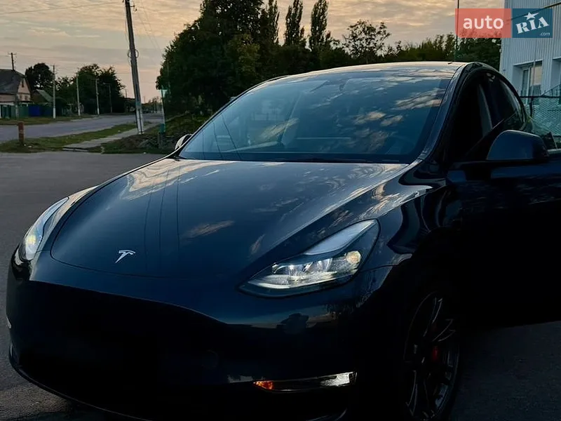 Tesla Model Y 2024