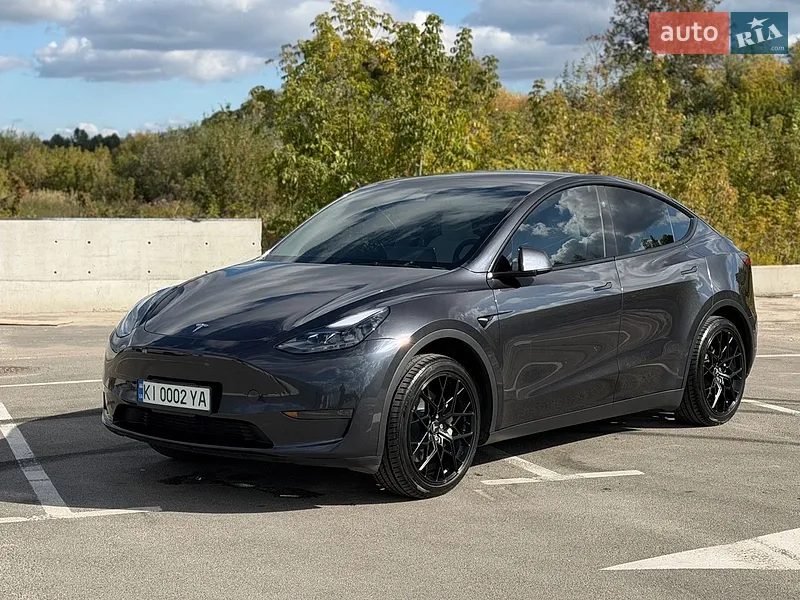 Tesla Model Y 2024