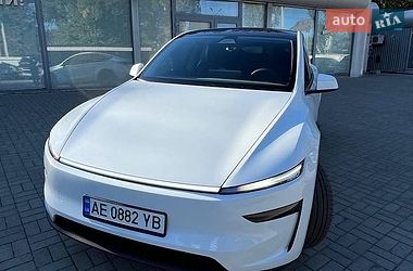 Позашляховик / Кросовер Tesla Model Y 2025 в Дніпрі