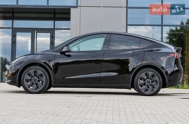 Позашляховик / Кросовер Tesla Model Y 2024 в Чернівцях