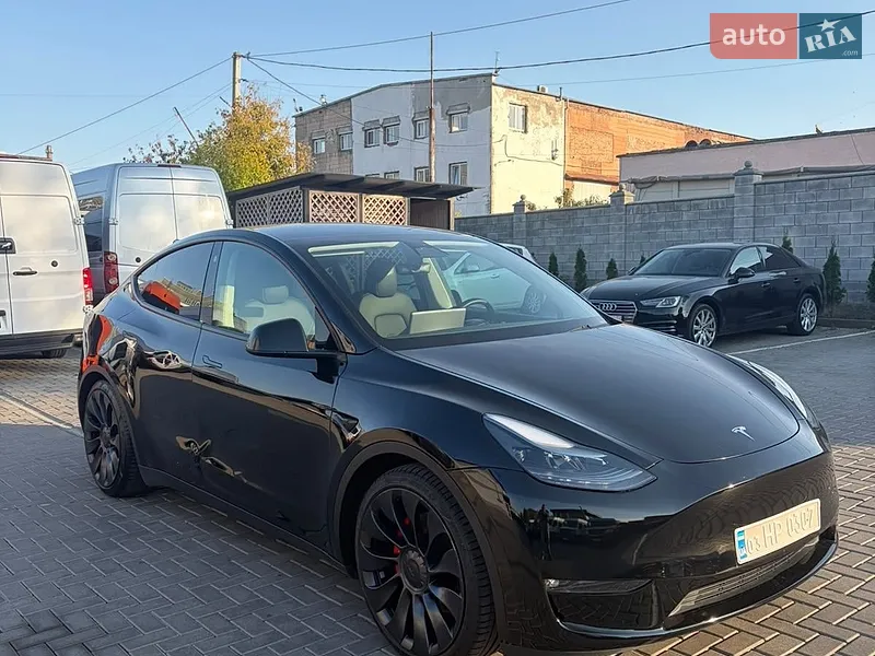 Tesla Model Y 2024