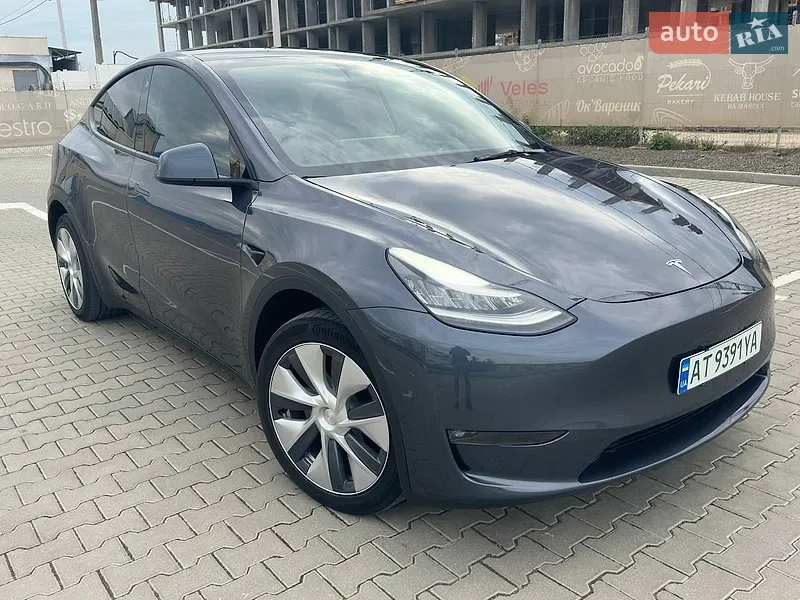 Tesla Model Y 2023