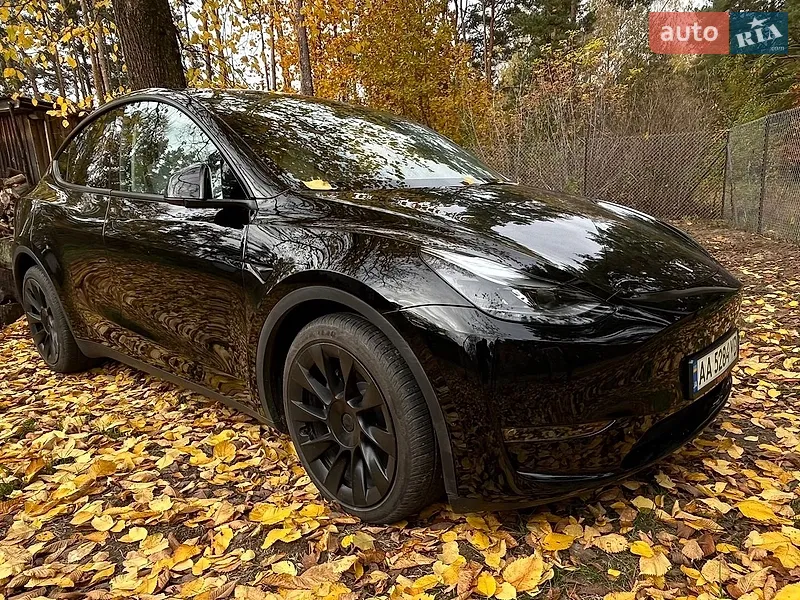 Tesla Model Y 2024