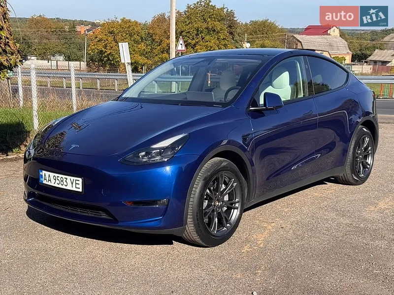 Tesla Model Y 2024