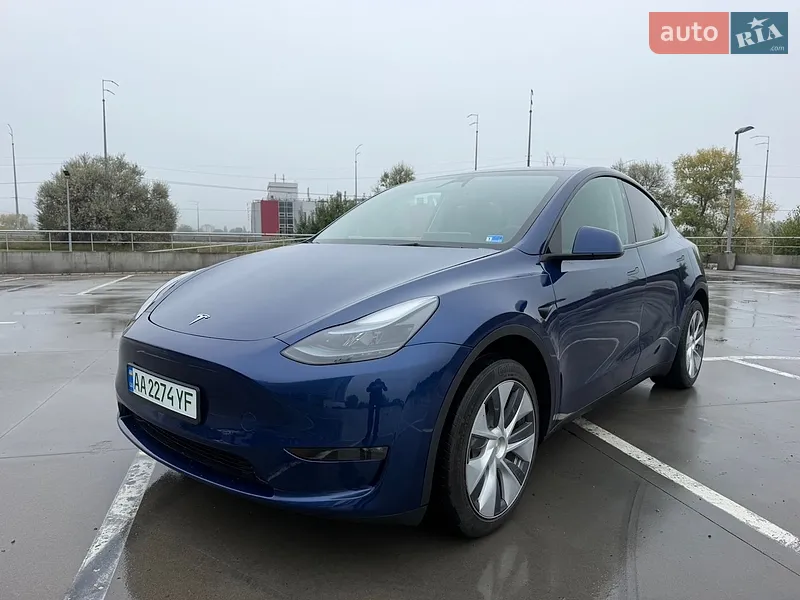 Tesla Model Y 2024