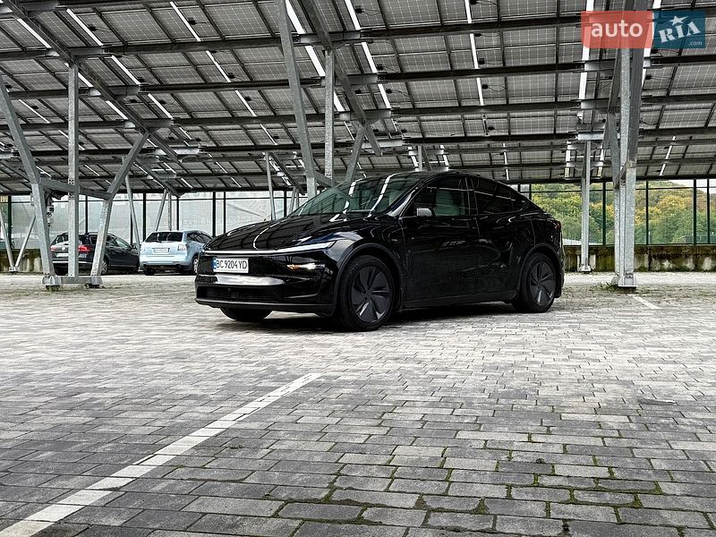 Внедорожник / Кроссовер Tesla Model Y 2025 в Львове