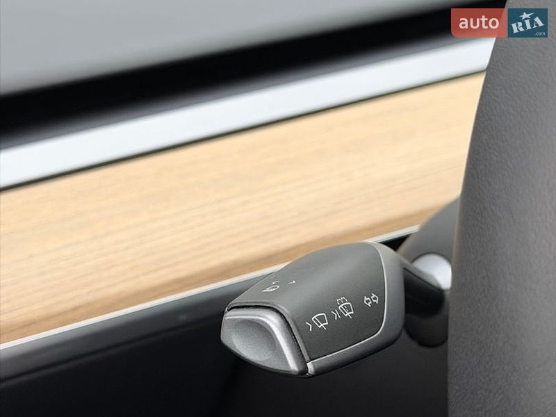 Внедорожник / Кроссовер Tesla Model Y 2024 в Ровно
