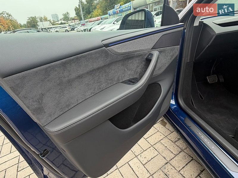 Внедорожник / Кроссовер Tesla Model Y 2025 в Днепре