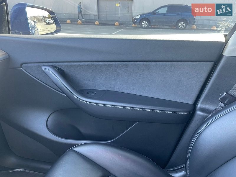 Внедорожник / Кроссовер Tesla Model Y 2021 в Киеве