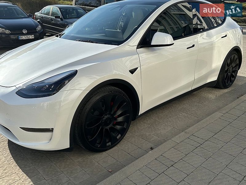 Внедорожник / Кроссовер Tesla Model Y 2023 в Львове
