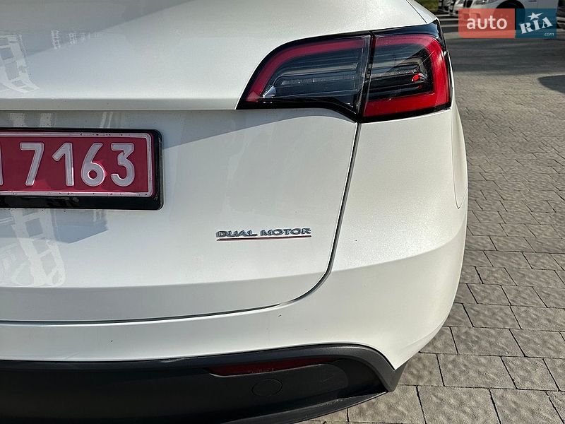 Внедорожник / Кроссовер Tesla Model Y 2023 в Львове
