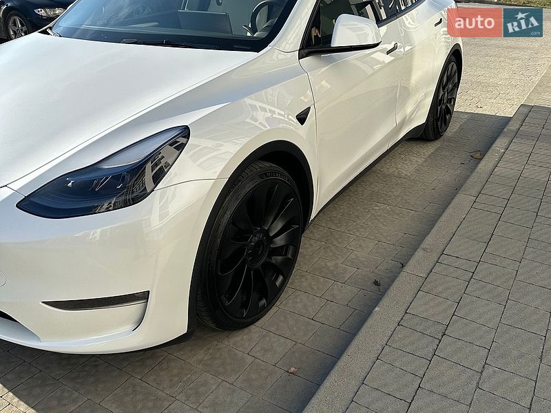 Внедорожник / Кроссовер Tesla Model Y 2023 в Львове