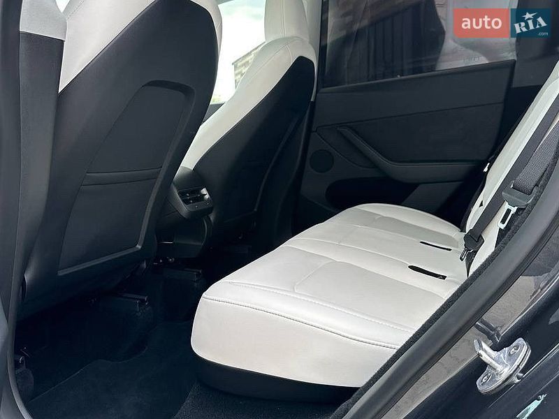 Внедорожник / Кроссовер Tesla Model Y 2024 в Нововолынске