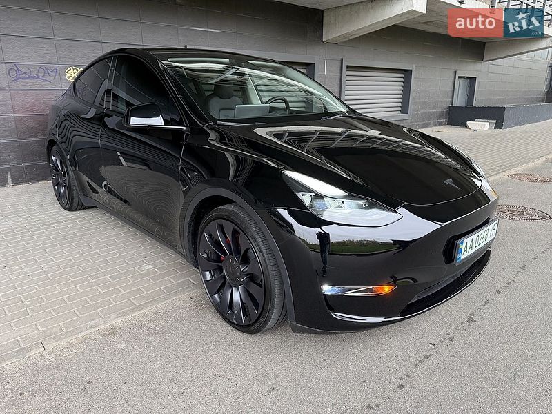 Внедорожник / Кроссовер Tesla Model Y 2024 в Киеве