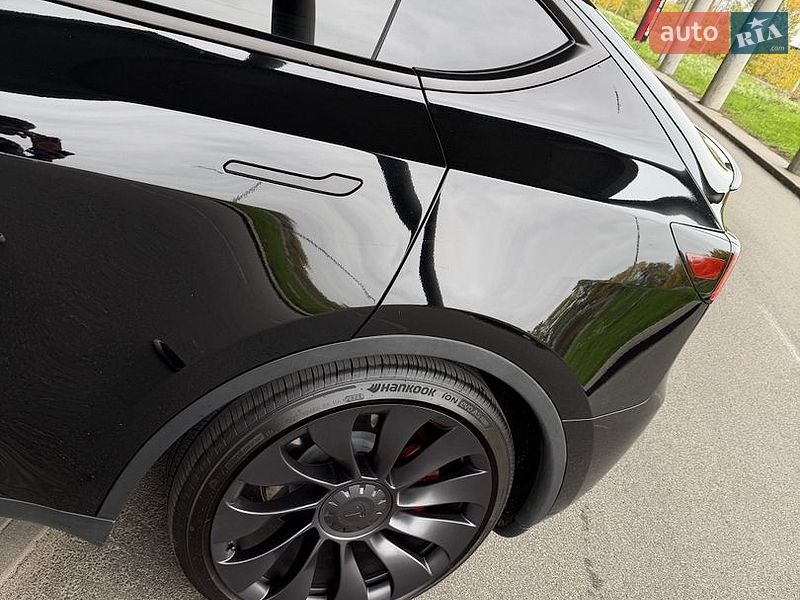 Внедорожник / Кроссовер Tesla Model Y 2024 в Киеве