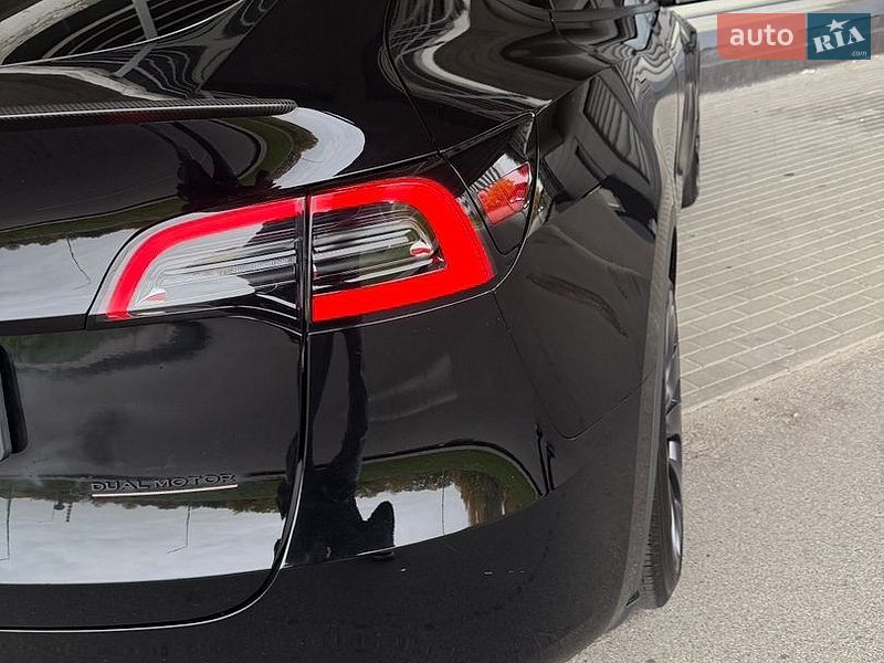Внедорожник / Кроссовер Tesla Model Y 2024 в Киеве