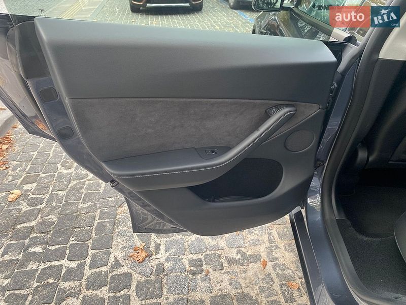 Позашляховик / Кросовер Tesla Model Y 2023 в Дніпрі