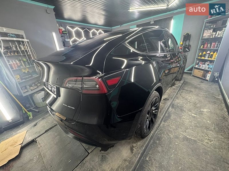 Внедорожник / Кроссовер Tesla Model Y 2023 в Ивано-Франковске