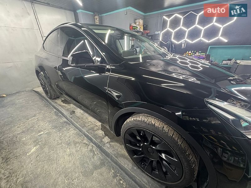 Внедорожник / Кроссовер Tesla Model Y 2023 в Ивано-Франковске