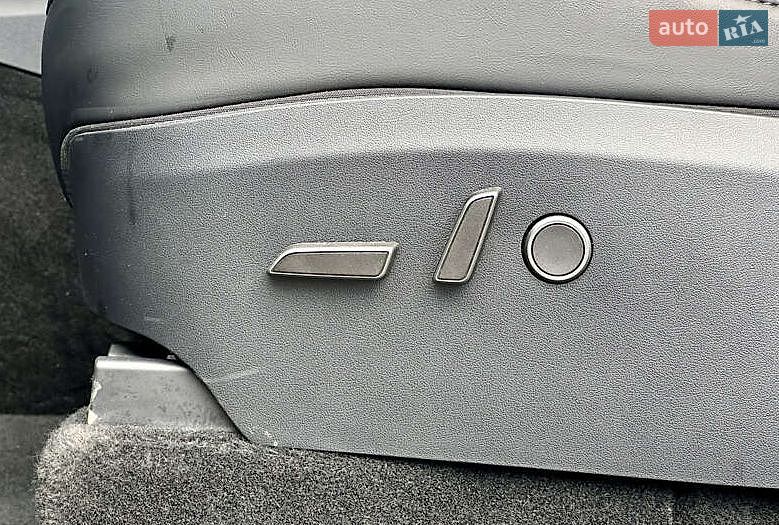 Позашляховик / Кросовер Tesla Model Y 2023 в Києві