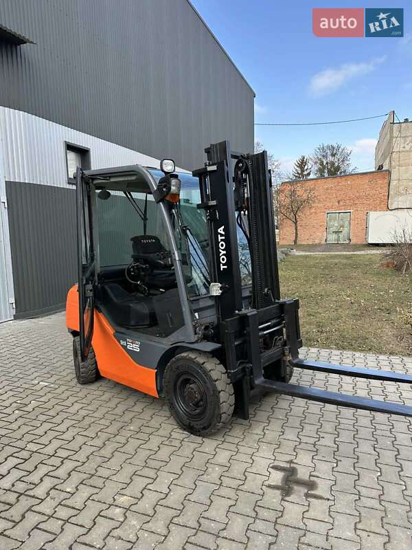 Вилочний навантажувач Toyota 02-2FG25 2011 в Луцьку