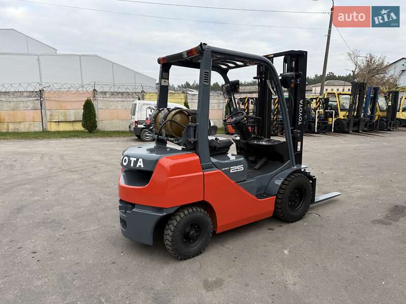 Вилочний навантажувач Toyota 02-2FG25 2015 в Києві