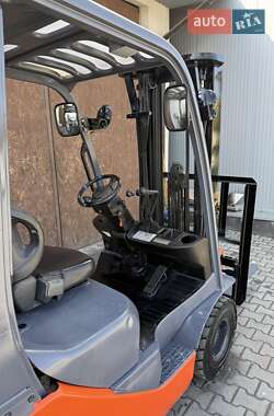 Вилочный погрузчик Toyota 02-5FD15 2008 в 
