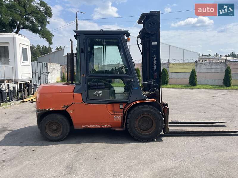 Вилочний навантажувач Toyota 02-7FD45 2006 в Києві