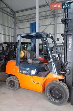 Вилочный погрузчик Toyota 02-7FGF30 2002 в 
