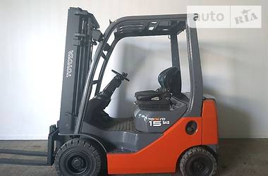 Вилочный погрузчик Toyota 02-8FDF15 2011 в 