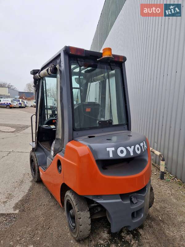 Вилочный погрузчик Toyota 02-8FDF 2019 в Киеве